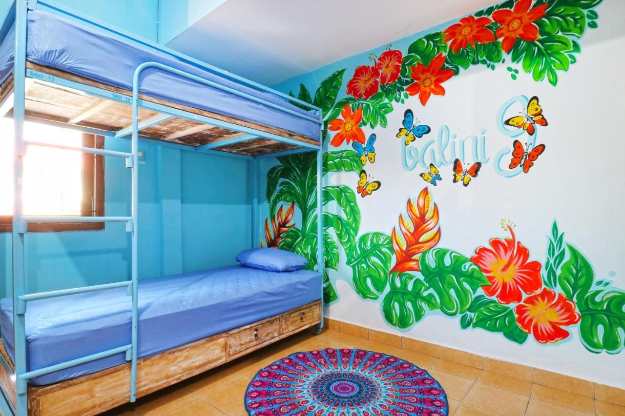 Balini 9 Hostel Denpasar Eksteriør billede