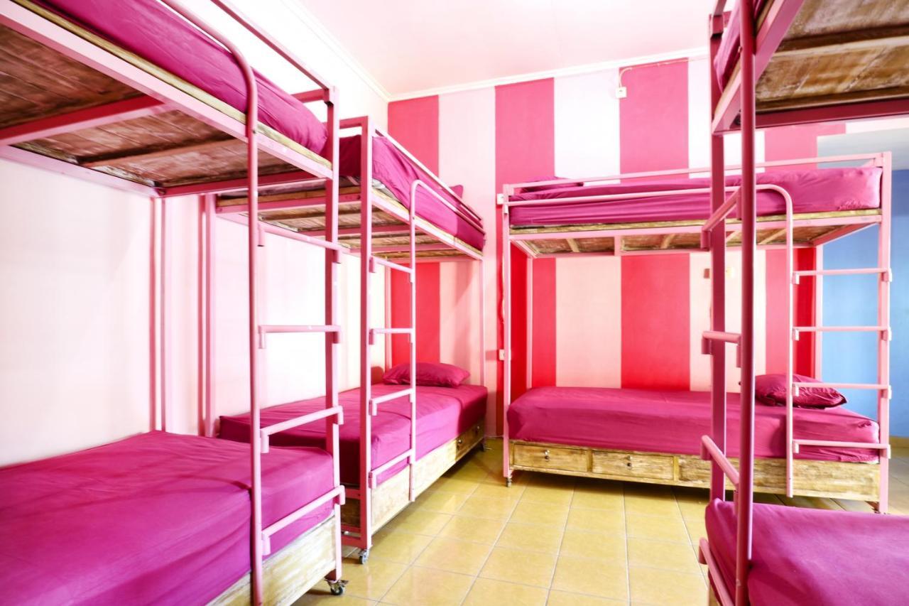 Balini 9 Hostel Denpasar Eksteriør billede